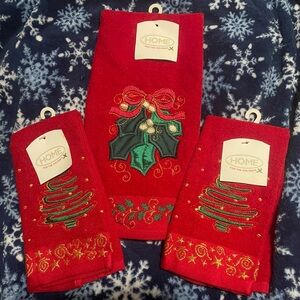 Vintage NWT set of 3 Y2K Christmas hand towels embroidered mistletoe x-mas trees
